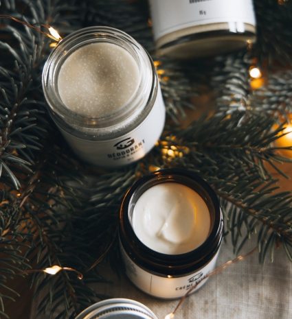 Déodorant et crème pour le visage.